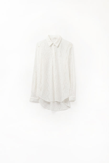 Q2 Camisa Branca de Botões com Renda e Barra Assimétrica