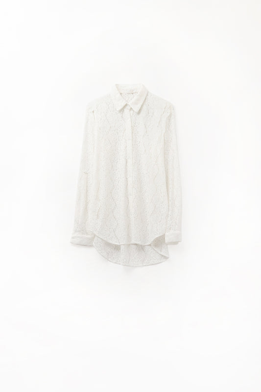 Q2 Camisa Branca de Botões com Renda e Barra Assimétrica