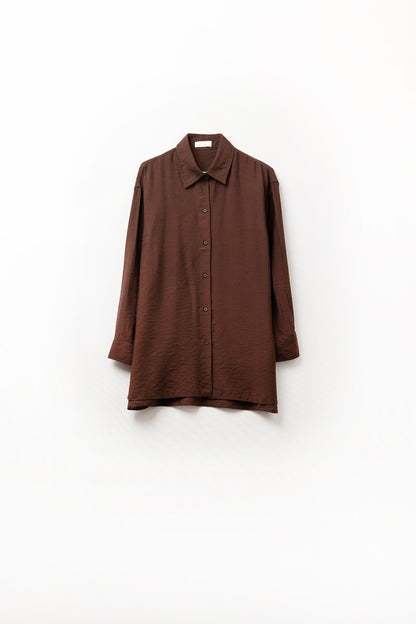 Camisa castanha de corte descontraída e mangas compridas