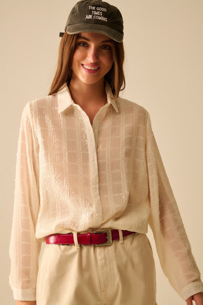 camisa de chiffon bege com detalhes de lantejoulas