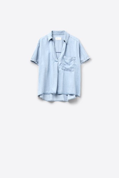 Camisa de manga curta em Tencel com bolso no peito em azul