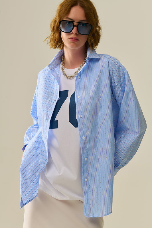Q2 camisa de popelina às riscas azuis com strass