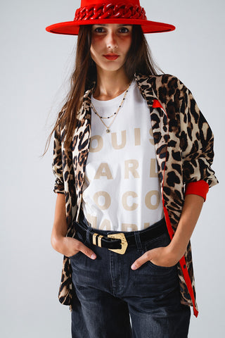 Camisa Leopardo Com Carcela De Botões Vermelhos E Detalhe De Mangas Vermelhas