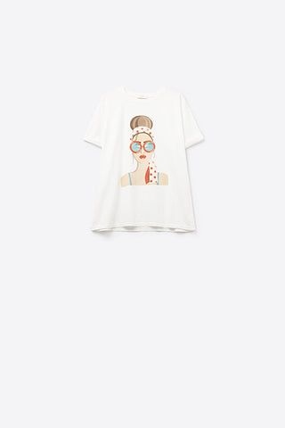 Camiseta branca feita na Itália com estampa gráfica de garota vintage