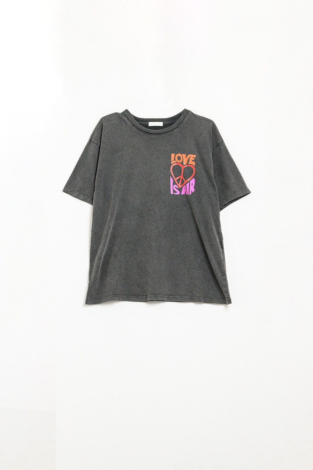 Q2 Camiseta Preta com o logo Amor é Ar e Coração com Paz