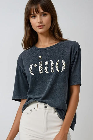 Camiseta preta relaxada stonewashed com Ciao em estampa de leopardo