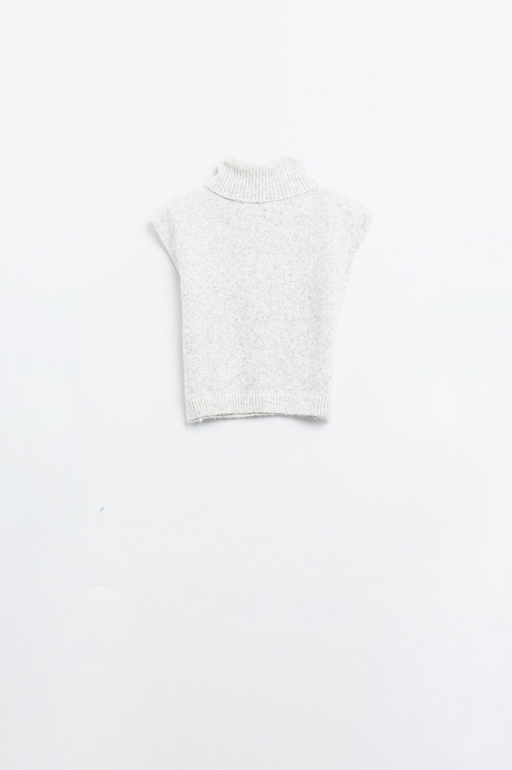 Q2 Camisola aconchegante com gola alta e sem mangas em cinzento