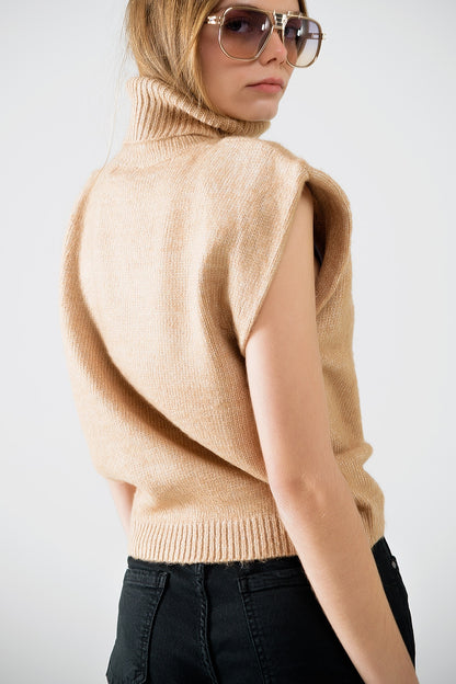 Camisola aconchegante de gola alta e sem mangas em camel
