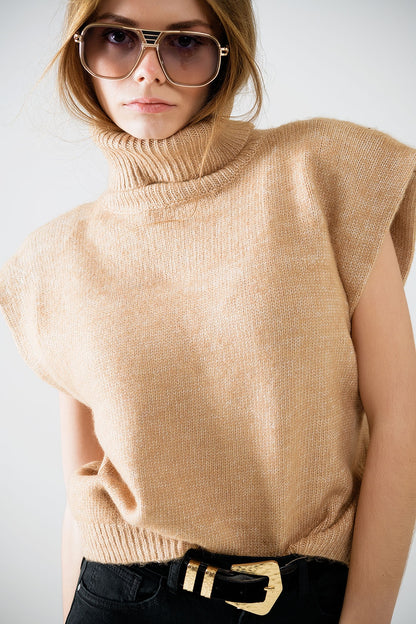 Camisola aconchegante de gola alta e sem mangas em camel