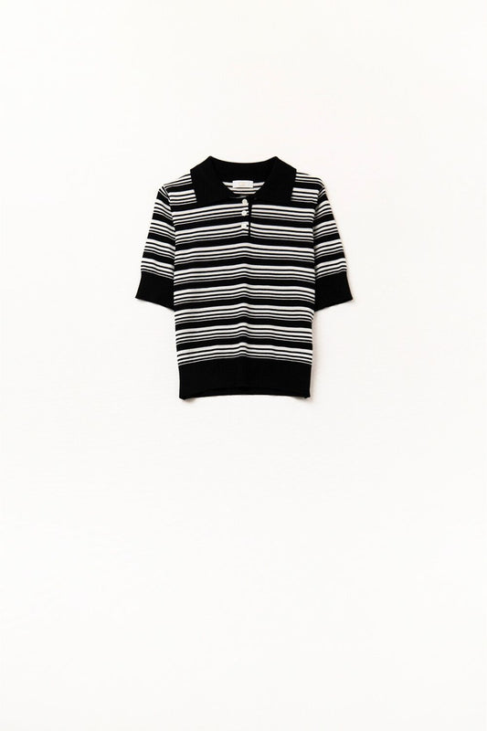 Q2 Camisola às riscas pretas e brancas com gola polo