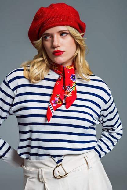 Camisola básica de riscas com gola redonda em branco e azul-marinho