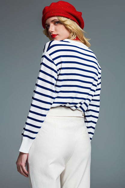 Camisola básica de riscas com gola redonda em branco e azul-marinho