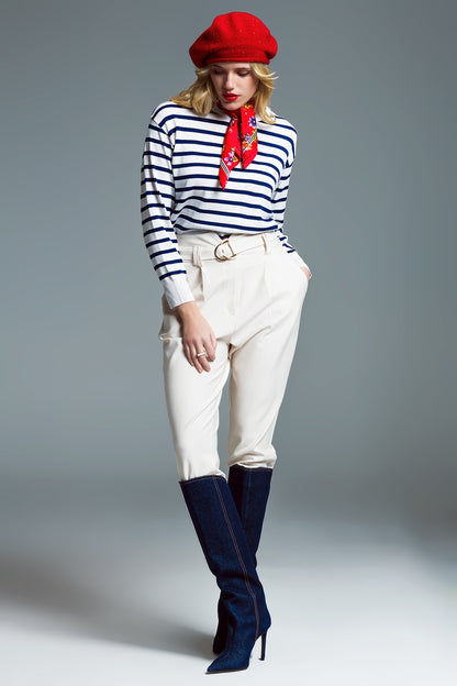 Camisola básica de riscas com gola redonda em branco e azul-marinho