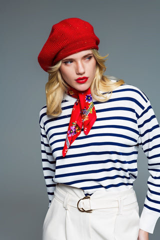 Camisola básica de riscas com gola redonda em branco e azul-marinho