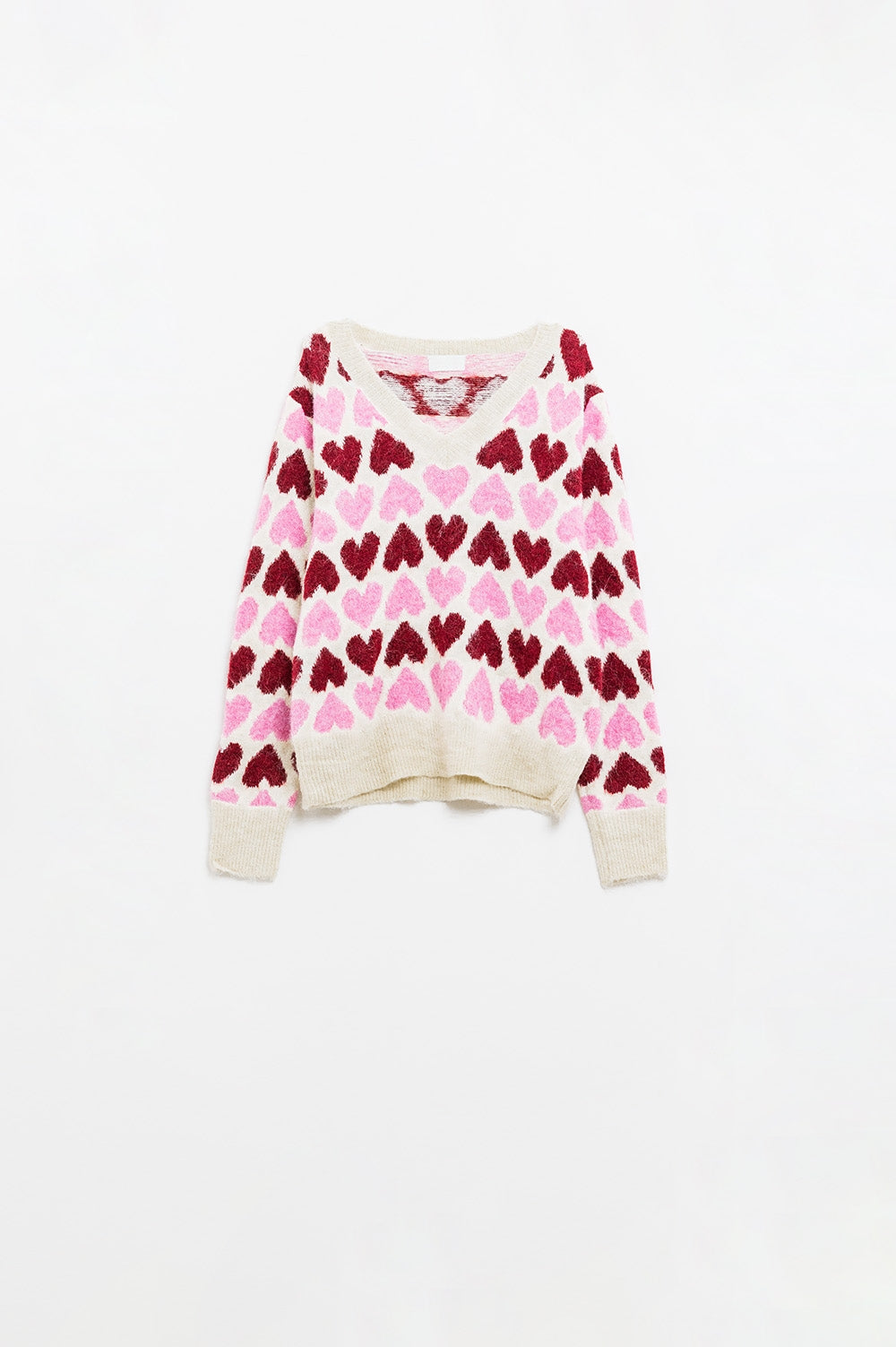 Camisola branca aconchegante com corações cor-de-rosa