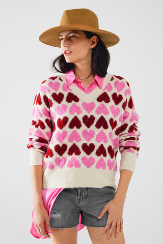 Camisola branca aconchegante com corações cor-de-rosa