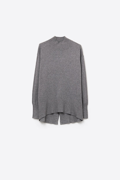 Q2 Camisola cinzenta solta com pormenor aberto nas costas