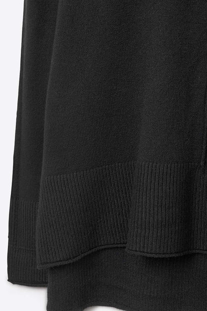 Camisola com gola redonda de grandes dimensões em preto