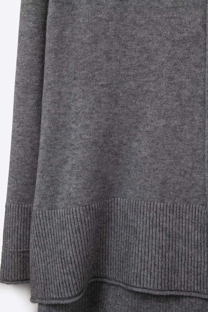 Camisola com gola rolante de grandes dimensões em cinzento