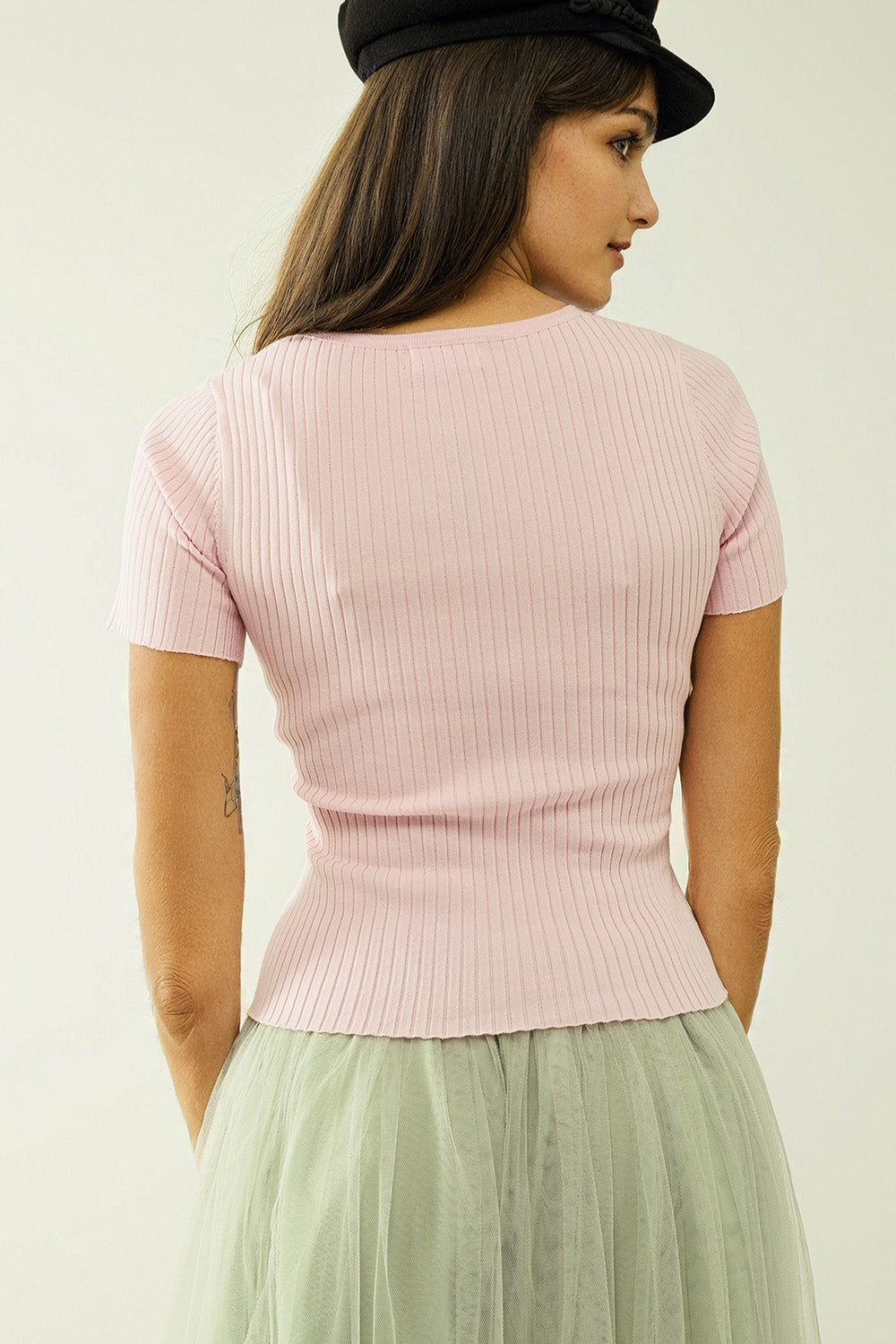 Camisola cor-de-rosa com frente cruzada e decote em V