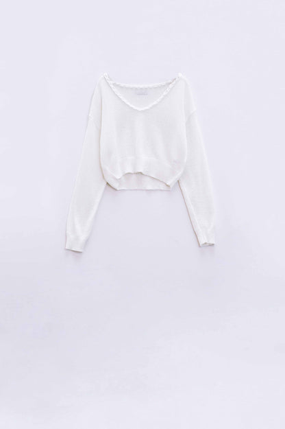 Q2 Camisola creme com decote em V largo e pormenores en