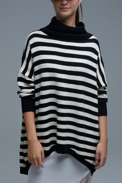 Camisola de gola alta com asas de morcego e riscas em preto e branco