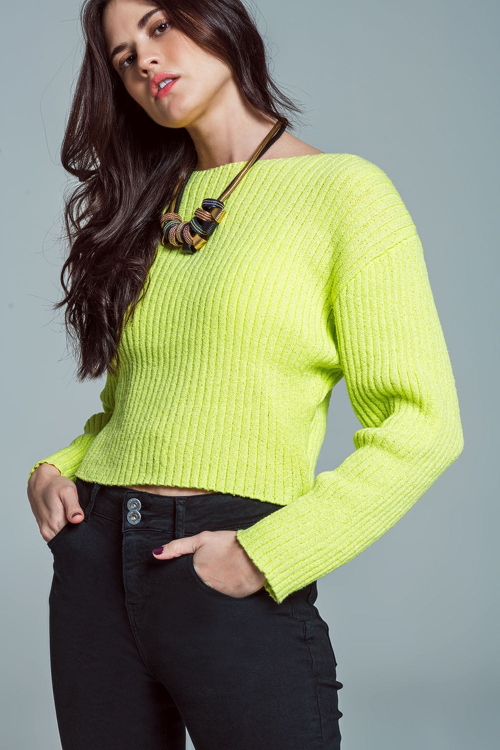 Camisola descontraída com gola alta e nervuras grossas em verde lima