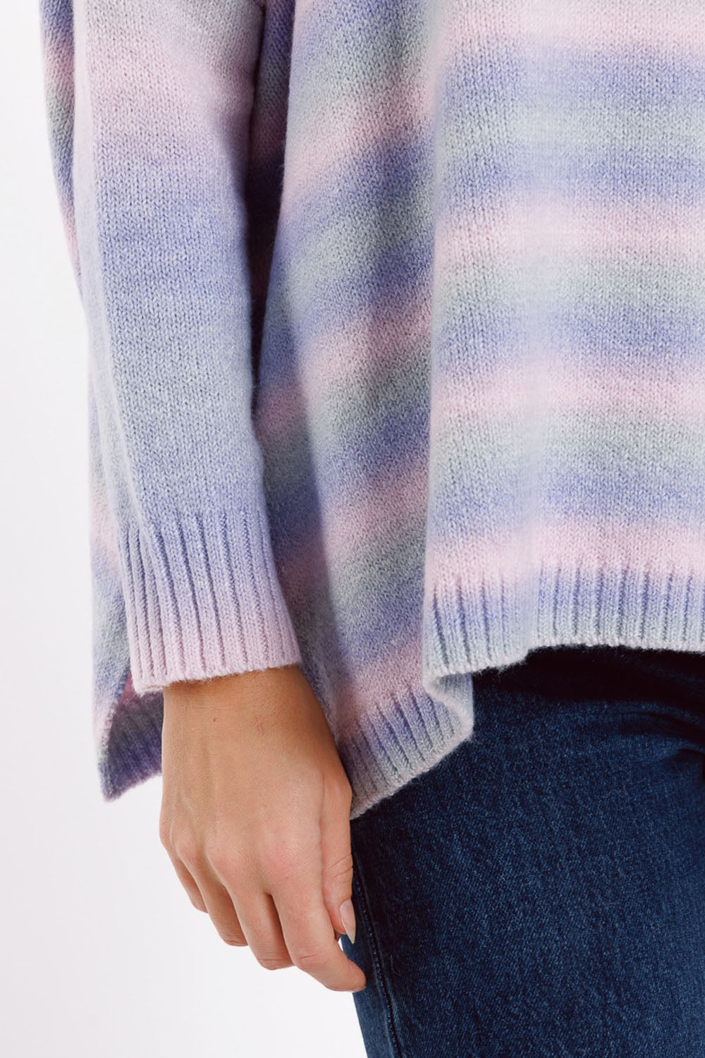 Camisola de gola alta de grandes dimensões multicolorida em tons de roxo com fendas laterais