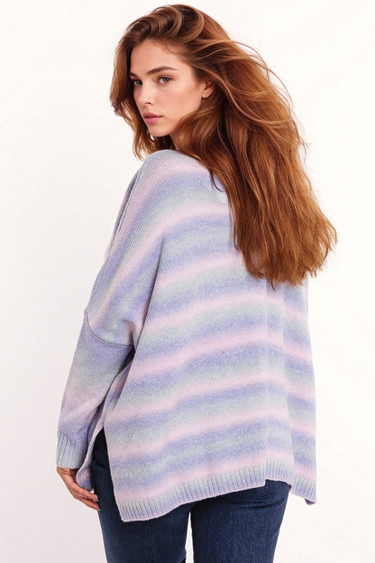 Camisola de gola alta de grandes dimensões multicolorida em tons de roxo com fendas laterais