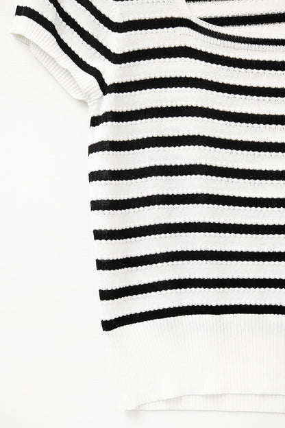Camisola de gola quadrada às riscas em preto e branco