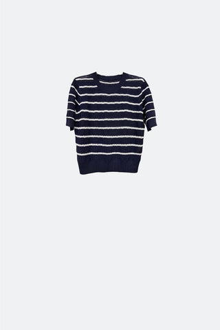 Camisola de malha aberta azul-marinho com mangas curtas e riscas brancas