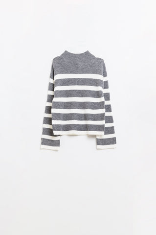 Camisola de malha canelada em cinzento com riscas creme
