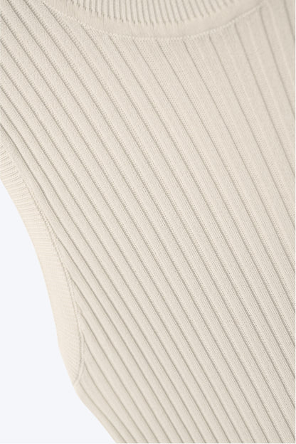 Camisola de malha com nervuras sem mangas de corte justo em bege
