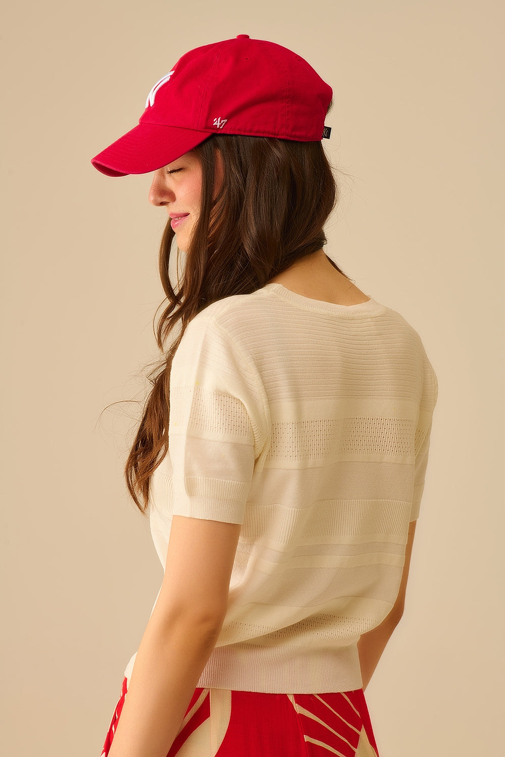 Camisola de malha com riscos texturizados em branco