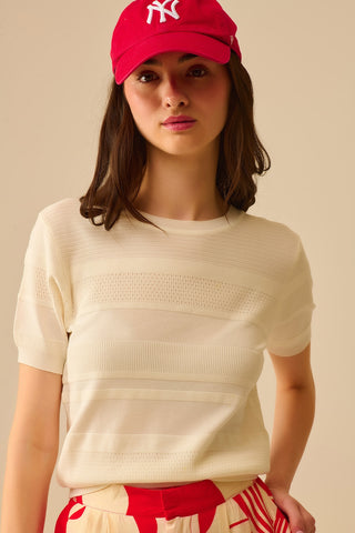 Camisola de malha com riscos texturizados em branco