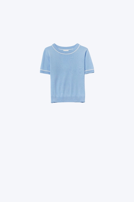 Q2 Camisola de malha de manga curta azul bebé com acabamentos em contraste
