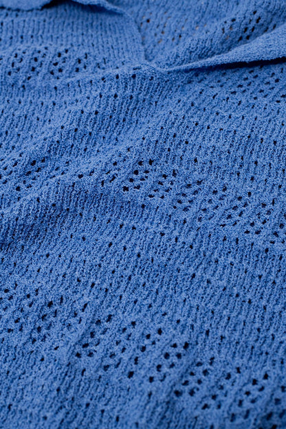 Camisola de malha em croché com decote em V e gola polo em azul