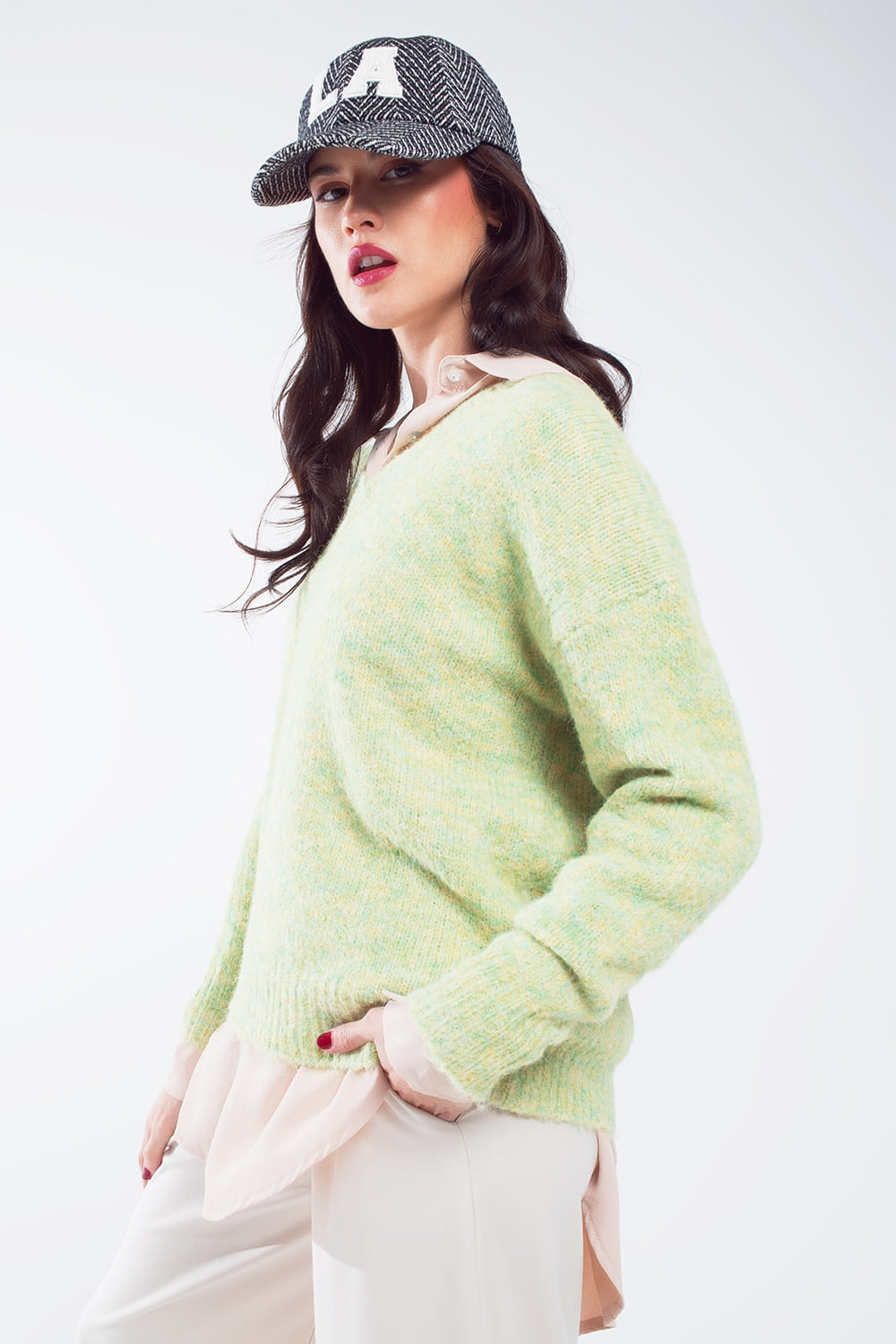 Camisola de malha fofa verde com decote em V