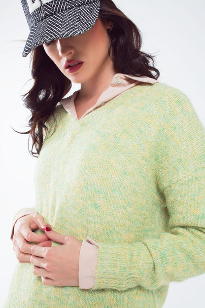 Camisola de malha fofa verde com decote em V