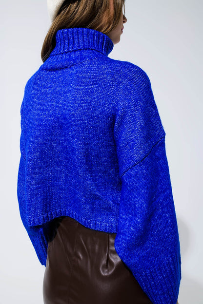 Camisola de malha grossa recortada com gola de tartaruga em azul