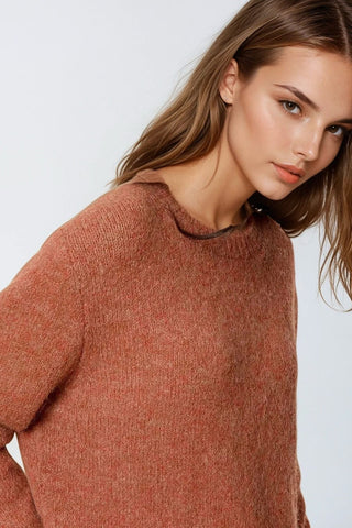 camisola de malha macia de corte padrão em camel
