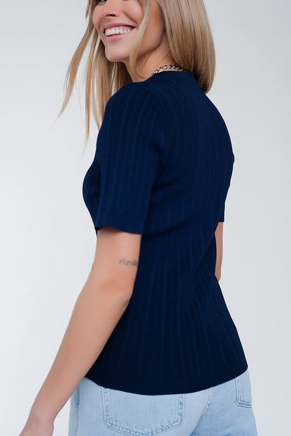 Camisola de manga curta  azul-marinho com pescoço grande
