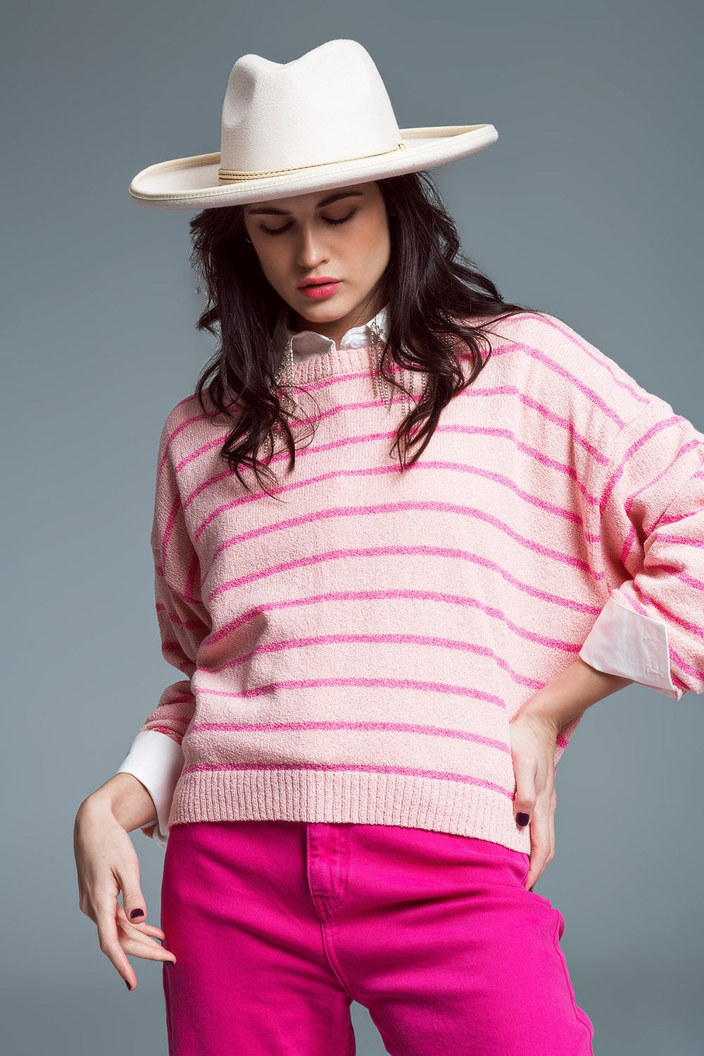 Camisola de ombros caídos com riscas fúcsia