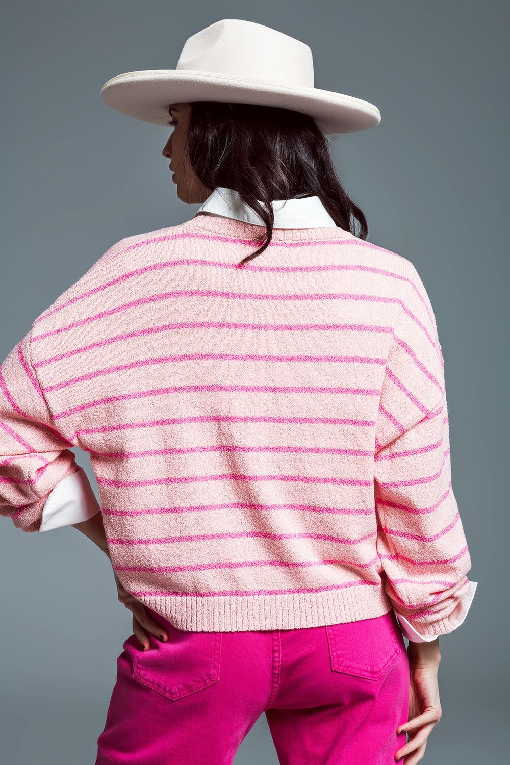 Camisola de ombros caídos com riscas fúcsia