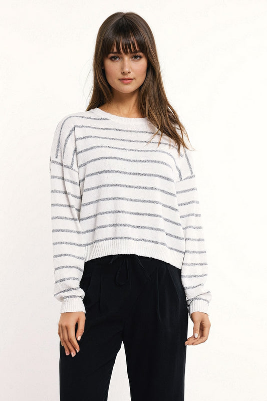 Q2 Camisola de ombros caídos em branco com riscas cinzentas