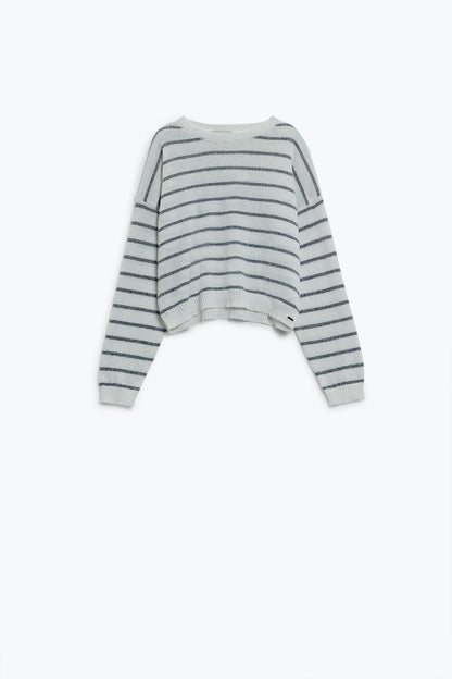 Camisola de ombros caídos em branco com riscos cinzentas