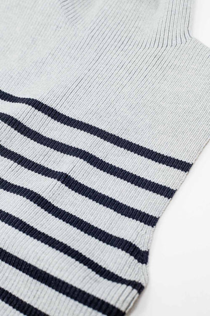 Camisola de tartaruga às riscas em cinzento claro