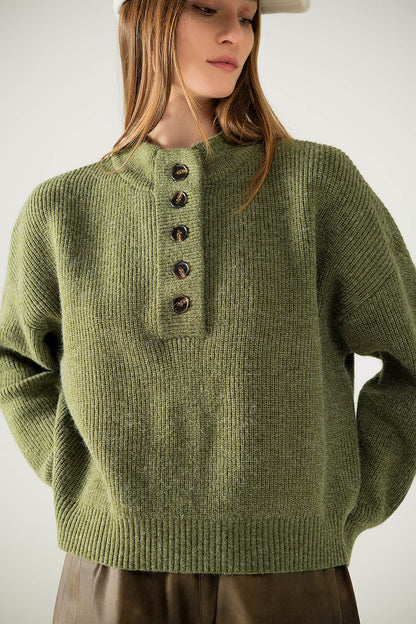 Q2 Camisola descontraída com meio botão em verde