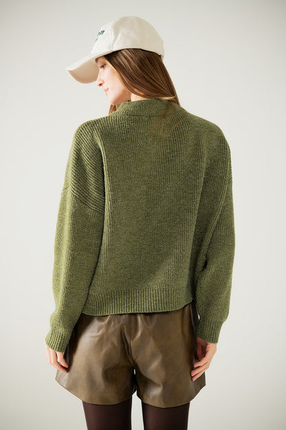 Camisola descontraída com meio botão em verde