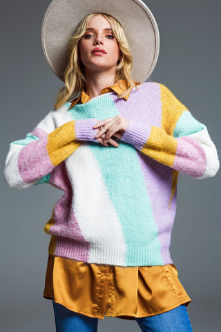 Camisola descontraída de riscos diagonais multicoloridas com gola de barco em tons pastel